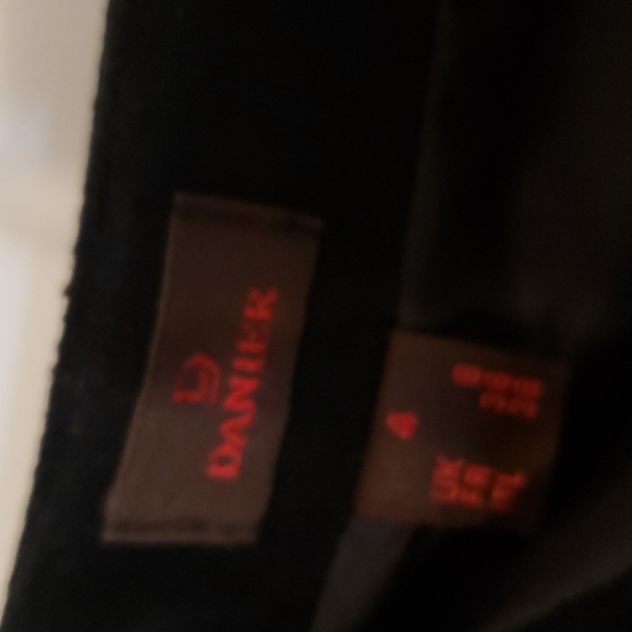 Black suade pants. Brand is Danier. Size 4 - Picture 3 of 3